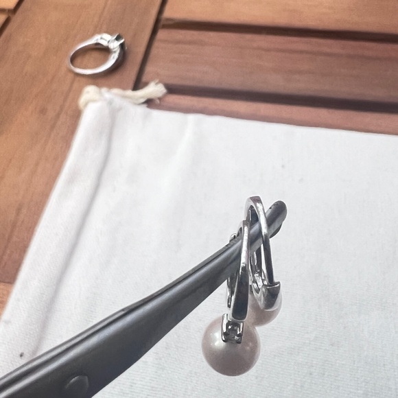 14k white gold Philberta earrings - Picture 4 of 6